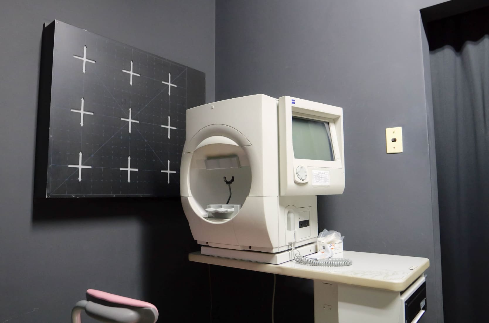 視野検査室（ハンフリー自動視野計）